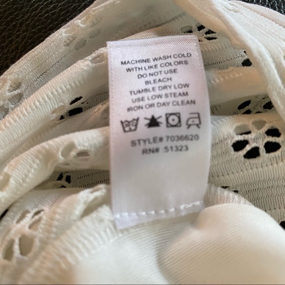 CeCe Sleeveless White Top Eyelet Lace Dressy or Casual Size M NWT - Picture 2 of 11